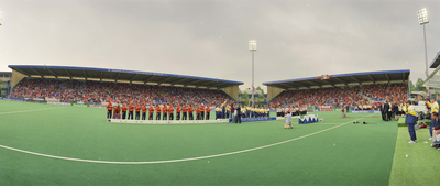 840516 Afbeelding van de prijsuitreiking na de wedstrijd Nederland-Australië in de finale van het WK Hockey dames, in ...